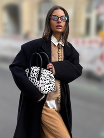 Parecem sapatilhas de balé, mas são Converse: esse novo tênis na cor 'canjica com amendoim' é ideal para mulheres elegantes combinarem com calça cotelê no inverno