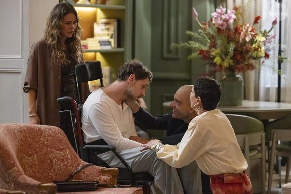 Leonardo (Guilherme Magon) passa mal e desmaia na novela 'Vale Tudo', capítulo de 10 de outubro de 2025, sexta-feira