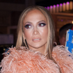 Prestes a completar 56 anos, Jennifer Lopez usa botox para tratar problema de saúde; médica explica benefícios