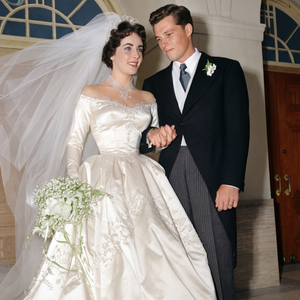 A suposta referência ao vestido de Elizabeth Taylor reforça a tendência de uma cerimônia clássica e elegante para Taylor Swift e Travis Kelce