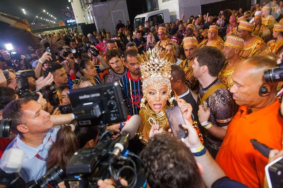 Carnaval 2025: Sabrina Sato foi disputada pelos fotógrafos e jornalistas