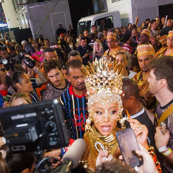 Carnaval 2025: Sabrina Sato foi disputada pelos fotógrafos e jornalistas