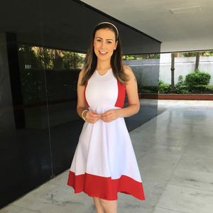 Acessórios como tiaras também passaram a cumprir parte do seu estilo