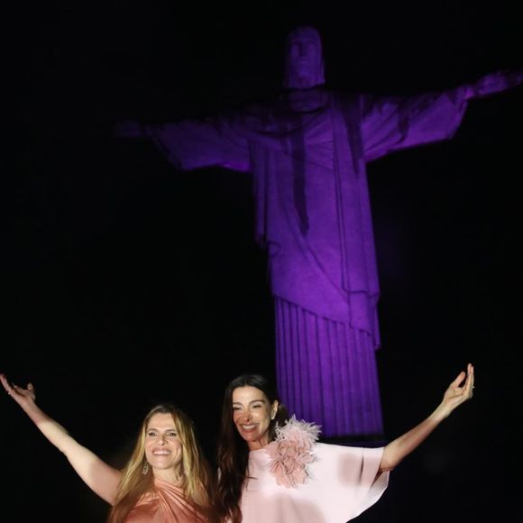Mônica Martelli e Ingrid Guimarães apostaram em vestidos rosa para o evento do Outubro Rosa no Rio. Os looks das atrizes somam cerca de R$ 18,8 mil