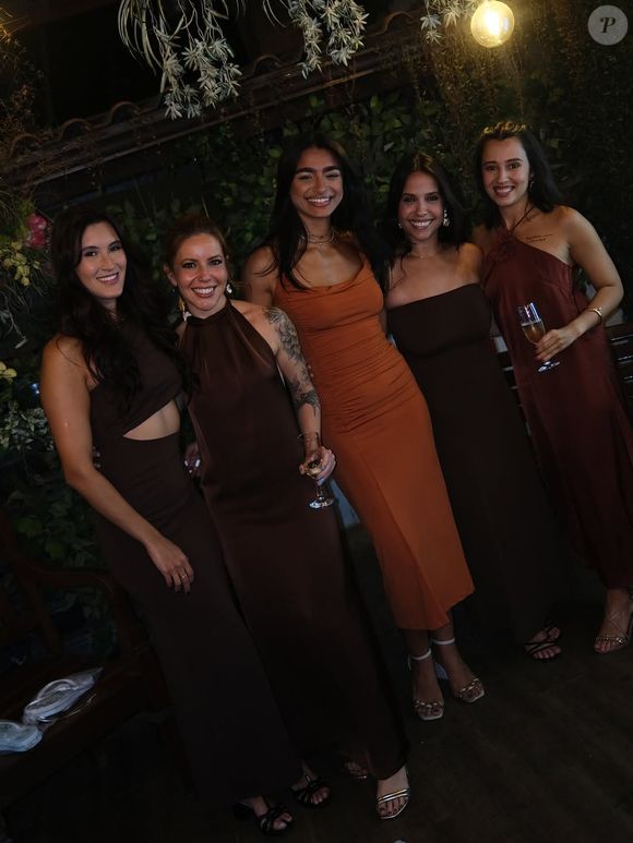 O tom terroso usado por Bia também foi destaque em eventos internacionais — até Amal Clooney apostou!