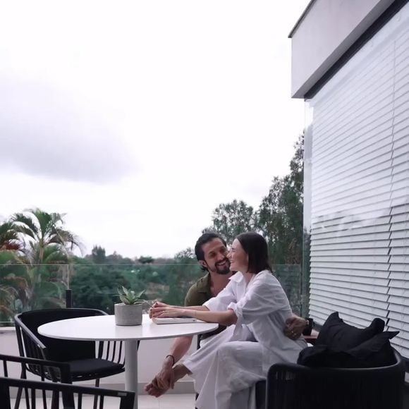 Romulo Estrela, a esposa Nilma Quariguasi, e o filho moram em uma verdadeira mansão na Barra da Tijuca