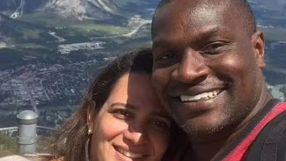 Mulher de Jacaré, do É o Tchan, já sabia do romance dele com Sheila Mello? Gabriela Mesquita quebra o silêncio