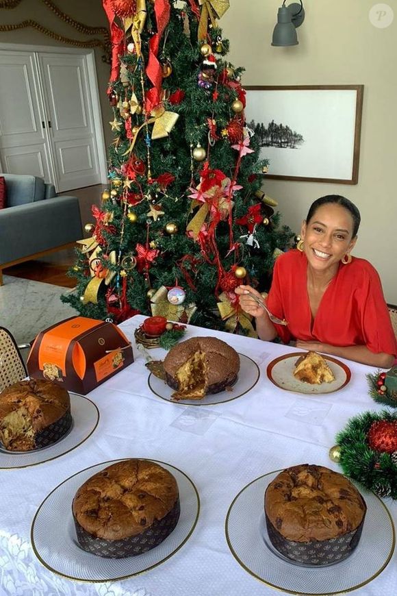 Em outra ocasião, Taís Araújo apostou em uma árvore mais 'magrinha' e minimalista. Contudo, o charme ainda está ali, vai! O importante é o espírito natalino!
