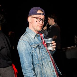 Macaulay Culkin sofreu com os abusos físicos, financeiros e psicológicos do pai ainda na infância