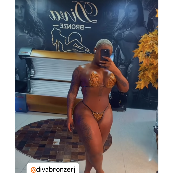 De biquíni de fita, Jojo Todynho valorizou seu corpo sequinho e impressionou por uma transformação