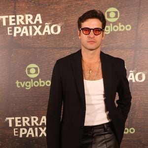 O ator Leandro Lima marcou presença na novela 'Terra e Paixão' como Marino. Ele também é considerado um galã da emissora.