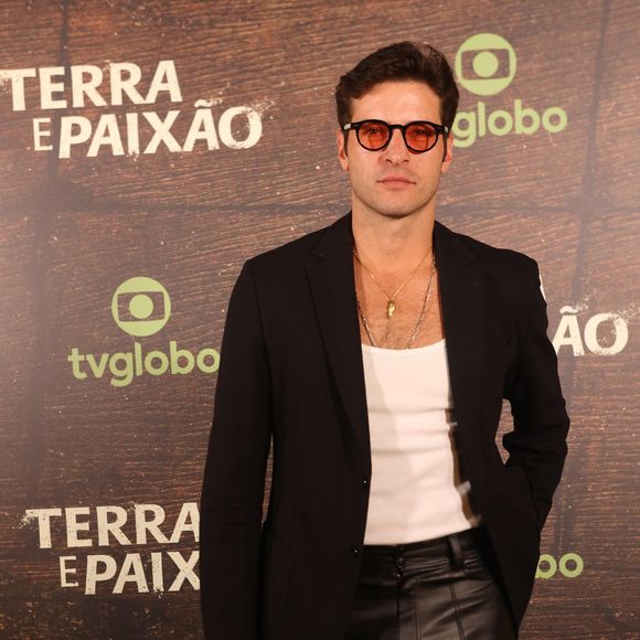 O ator Leandro Lima marcou presença na novela 'Terra e Paixão' como Marino. Ele também é considerado um galã da emissora.