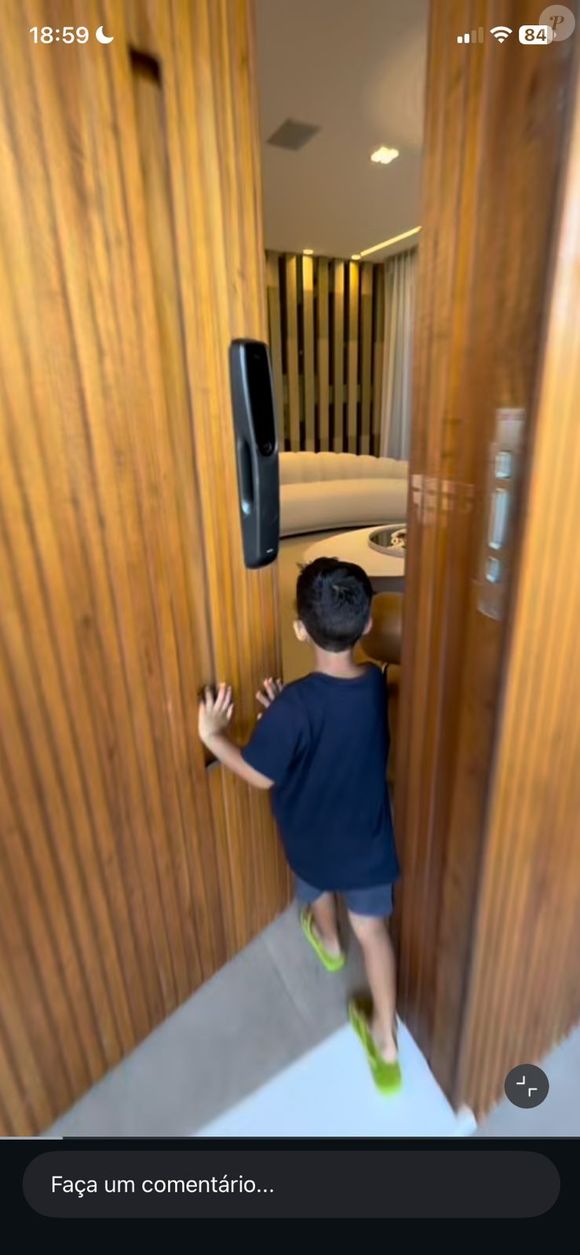 Localizado em um condomínio frequentado por famosos como Ludmilla e Brunna Gonçalves, o imóvel de Belo virou símbolo de ostentação fora das telas, de acordo com informações do jornal Extra