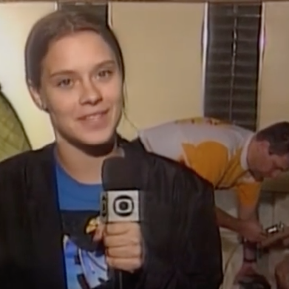 O que poucos se lembram é que, em 1995, Carolina Dieckmmann fez parte do quadro 'Repórter por um dia', do 'Fantástico'