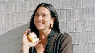 Com baunilha caviar e lavanda de Provence: o perfume floral âmbar que faz Dua Lipa se sentir 'chique' e 'protagonista'