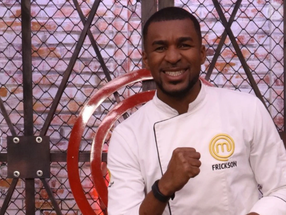 Com passagens por clubes como Flamengo, Vasco, Grêmio e Atlético-MG, além de ter disputado a Copa do Mundo de 2014, o ex-jogador Frickson Erazo conquistou o reality culinário no Equador