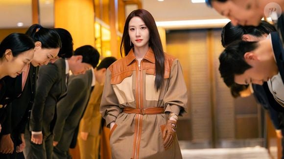 Em 'Assustadoramente Apaixonados', Park Eun-bin vive Cheon Yeo-ri, uma herdeira com um dom de ver fantasmas