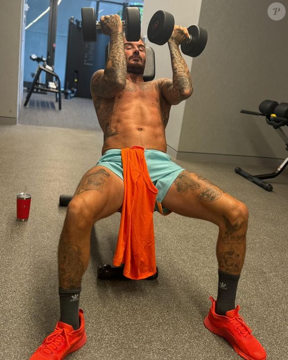 "Eu costumava odiar barras fixas com todas as minhas forças. Eu mal conseguia fazer duas ou três. Agora fazemos quase todos os dias. Me sinto bem", entregou David Beckham