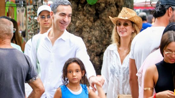 Do ‘Jornal Nacional’ à praia de Ipanema: César Tralli curte programa carioca com Ticiane Pinheiro e detalhe em look do apresentador rouba a cena