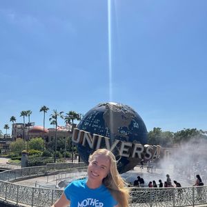 Angélica está viajando para os Estados Unidos na companhia da filha caçula, Eva