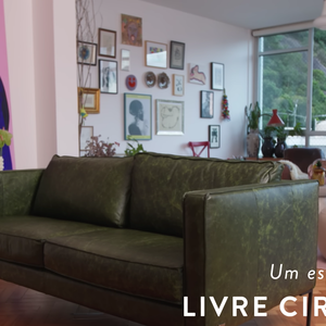 Apartamento de Letícia Colin tem conceito de livre circulação e chama atenção por não ter paredes entre os cômodos