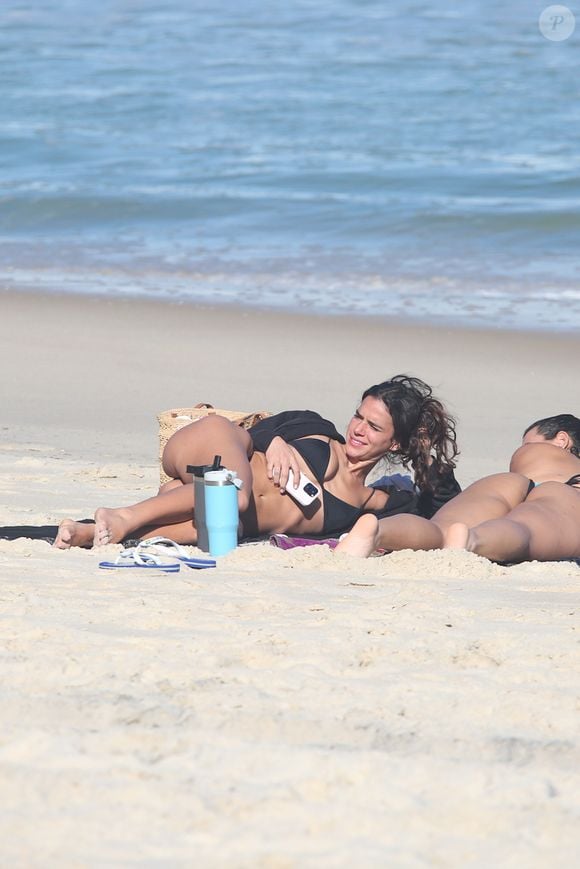 Bruna Marquezine fez pausa nos compromissos para curtir o mar do Rio na semana do aniversário