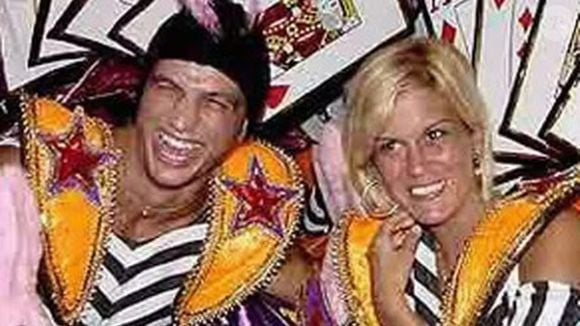 Bambam e Cristiane do 'BBB 1' foram os primeiros brothers a irem até a Sapucaí ainda confinados