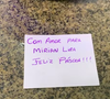 A pessoa que enviou o doce não se identificou e deixou um bilhete escrito: ‘Com amor, para Mirian Lira. Feliz Páscoa’