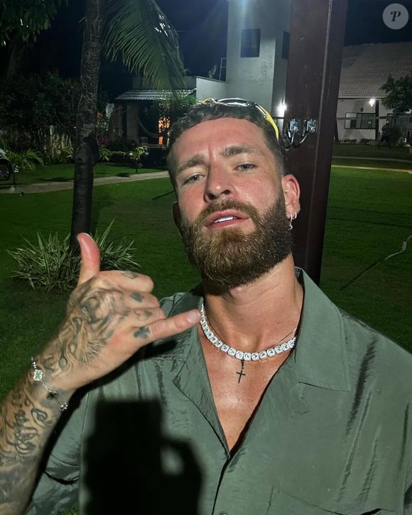 Combo de otoplastia e novo visual garantiram a Léo Pereira uma aparência muito diferente