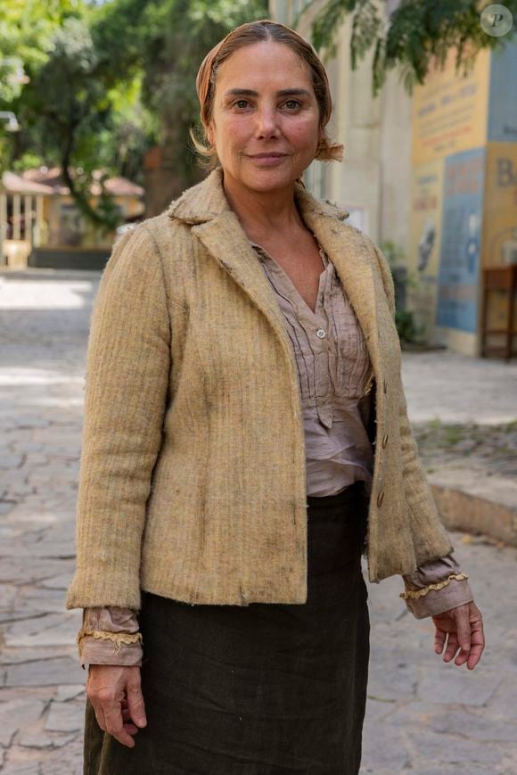 Zulma (Heloísa Perissé) faz de tudo para tirar Samir (Davi Malizia) de Candinho (Sergio Guizé)