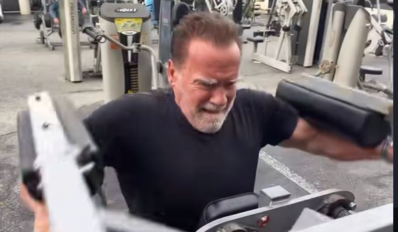 Mesmo após cirurgias cardíacas, ator mantém disciplina para retornar ao papel que marcou sua carreira em Hollywood