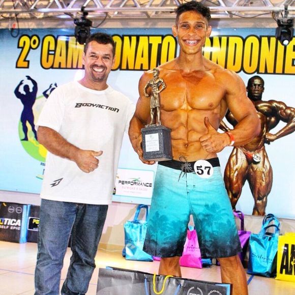 Ramon Dino começou a se destacar e vencer campeonatos menores de fisiculturismo