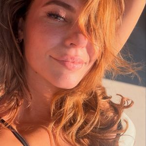 Em clima de despedida do verão, a artista reuniu momentos de lazer, bastidores e companhias especiais, arrancando elogios dos fãs