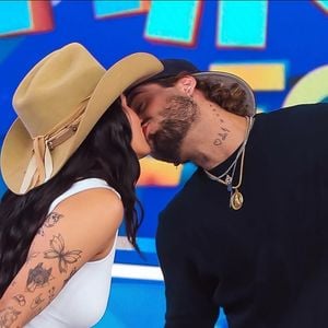 Ana Castela e Zé Felipe se beijaram pela primeira vez em público durante gravação do programa 'Domingo Legal', do SBT