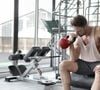 Segundo o especialista, o treino com kettlebell é um exercício usado por soldados que ajuda a suar, ficar ofegante e levar sua força ao limite