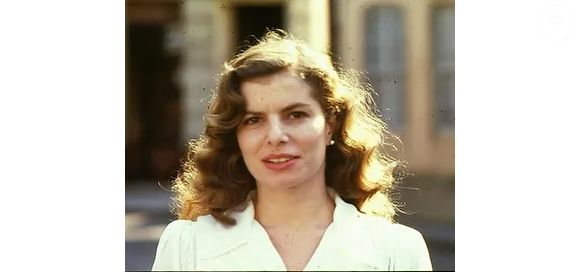 Com o cabelo ondulado, Débora Bloch estreou um novo visual em 'A, E, I, O... Urca', em 1990