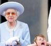 De acordo com Robert Hardman, o humor seco de Rainha Elizabeth II era uma característica herdada de seus pais e fazia parte de sua personalidade dentro e fora dos compromissos oficiais
