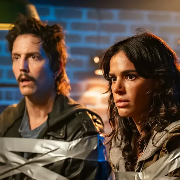 Bruna Marquezine e Vladimir Brichta interpretam casal envolvido em esquema de assalto em Velhos Bandidos