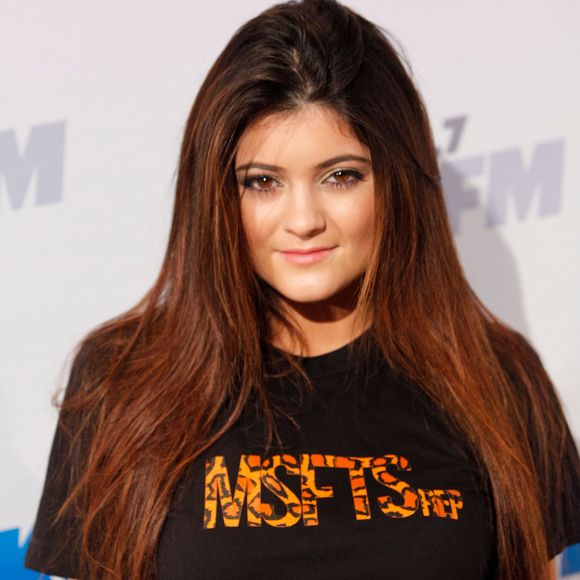 Kylie Jenner exibia lábios finos na adolescência