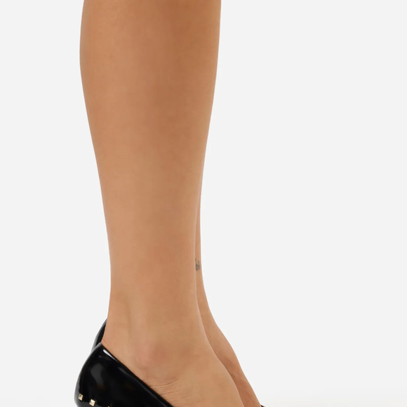 Moderno e sofisticado, o modelo da C&A atualiza o clássico scarpin com detalhe fashionista