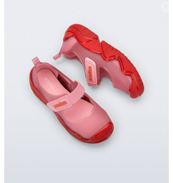 Melissa Sprint Ballerina combina fechamento em velcro e design marcante para unir praticidade esportiva e delicadeza fashion em um único modelo