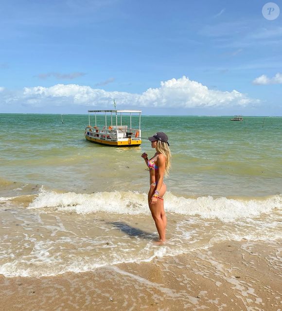Com preenchimento ou sem, o corpo de Saory Cardoso é um verdadeiro monumento