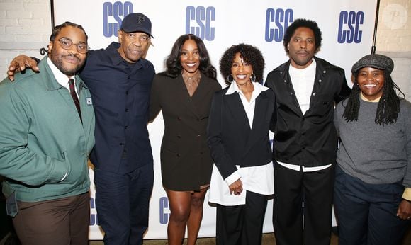 Denzel Washington posa acompanhado da esposa, Pauletta Washington.