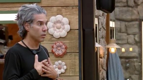 'A Fazenda 17': após treta com Gaby Spanic, Fernando Sampaio admite comida escondida e revolta Carol Lekker. 'Coisa ridícula!'