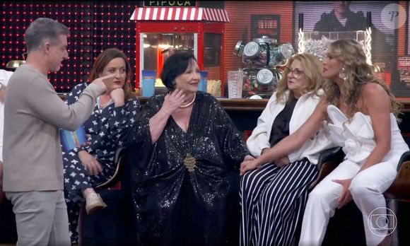 Luciano Huck assumiu que ficou comovido com as pazes de Dona Déa e Lívia Andrade