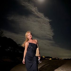 Angélica não esconde os efeitos da menopausa em seu corpo e disse em entrevista que a pele ficou 'mais mole' com o avanço da idade