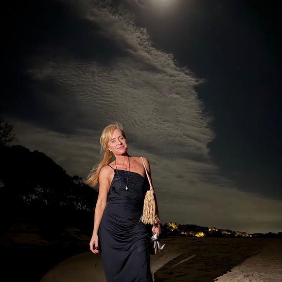 Angélica não esconde os efeitos da menopausa em seu corpo e disse em entrevista que a pele ficou 'mais mole' com o avanço da idade