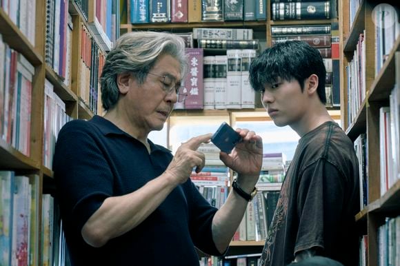 A relação entre os dois protagonistas começa a passar dos limites quando Mun-oh o influencia com suas vivências