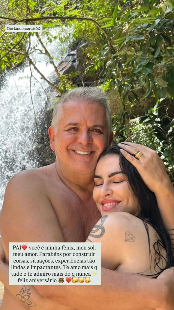 Orlando Morais, padrasto de Cleo Pires, foi associado ao rótulo de pedófilo por causa de um boato falso, segundo a atriz, que declarou: 'Ele ficou com o rótulo de pedófilo, um cara que é meu pai, que eu amo'