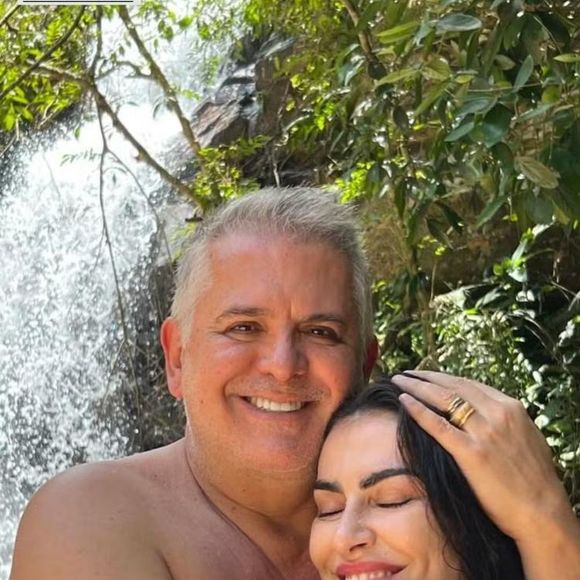 Orlando Morais, padrasto de Cleo Pires, foi associado ao rótulo de pedófilo por causa de um boato falso, segundo a atriz, que declarou: 'Ele ficou com o rótulo de pedófilo, um cara que é meu pai, que eu amo'